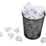 Умная мусорная корзина ловит мусор сама (видео)