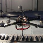 Беспилотный вертолет Echo играет на пианино