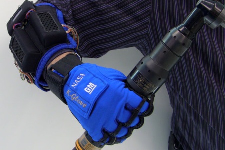 General Motors и NASA разрабатывают робо-перчатки для людей