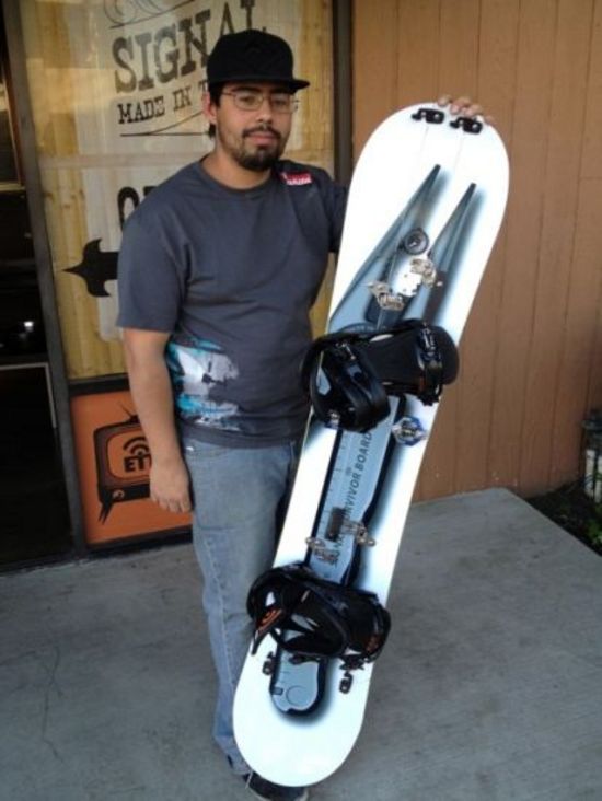 Модульный сноуборд превращается в лыжи, лопату, пилу и многое другое