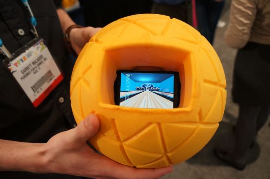 TheO превратит смартфон в гигантский игровой симулятор