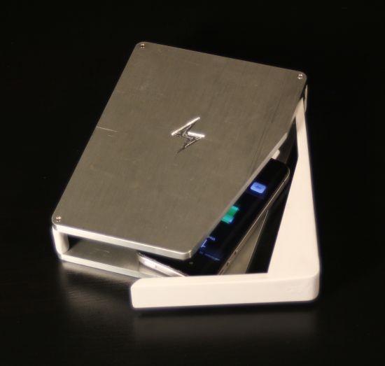 Дезинфицируй свой телефон с помощью корпуса PhoneSoap