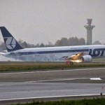 Пилот самолета забыл выпустить шасси из-за SMS