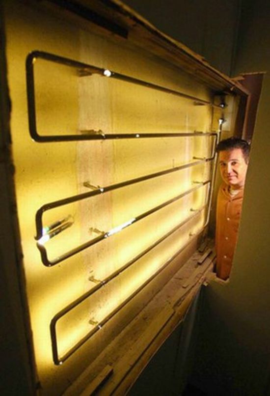 Кто не выключил свет? Неоновая лампа в кафетерии горела 77 лет