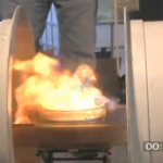 Тушение огня с помощью звука (видео)