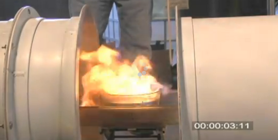 Тушение огня с помощью звука (видео)