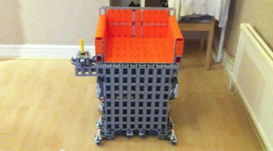 Электрическое кресло на колесах из Lego 