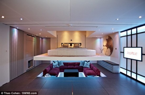 Саймон Вудроффи создает квартиру без комнат со всеми удобствами общей площадью 80 квадратных метров