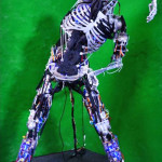 Робот имитирует движения скелета и мускулов человека