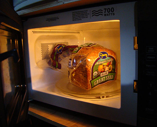Гигантский микроволновый бластер позволяет хранить хлеб свежим более 60 дней
