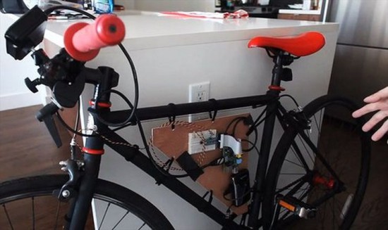 raspberry-pi-bike-lamp Велосипедная фара проектирует информацию прямо на дорогу