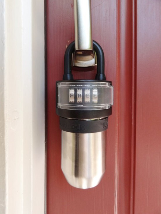 word-lock-door-hanging_project-body