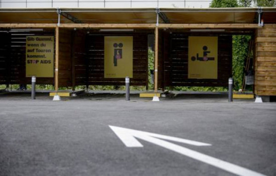 drive-in-sex-boxes-1