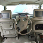 Управляем тяжелым внедорожником с заднего сиденья