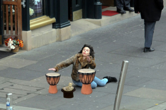 Scarlett-Johansson-Falls-Down-Internet-Takes-3