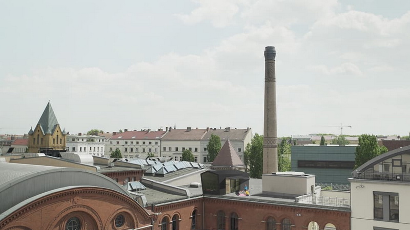 cabin-spacey-rooftop-home